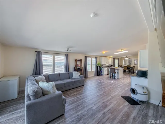 45465 E 25th Street 44, Lancaster, California 93535