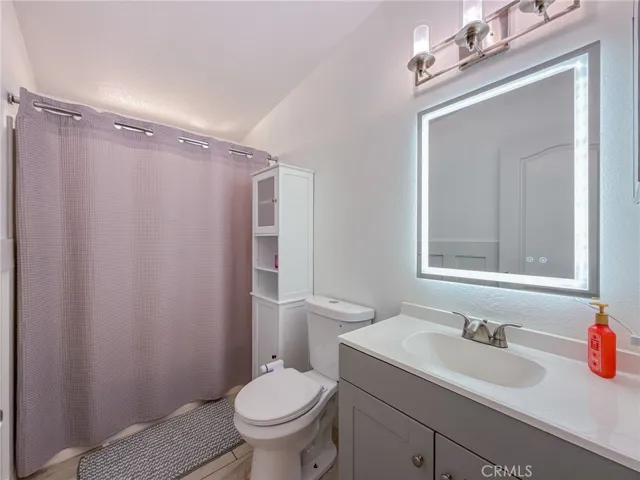 45465 E 25th Street 44, Lancaster, California 93535