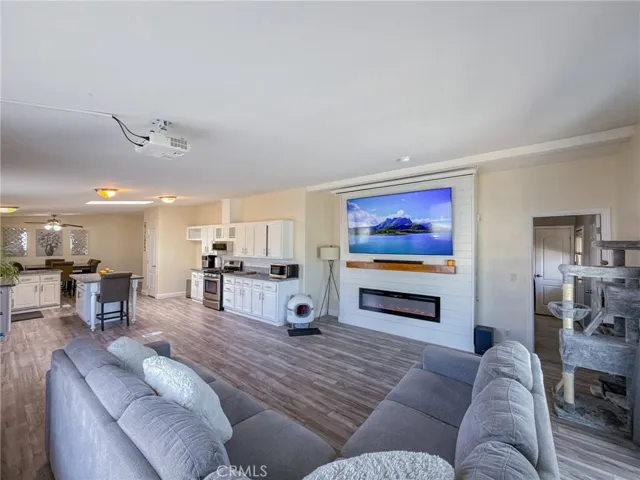 45465 E 25th Street 44, Lancaster, California 93535