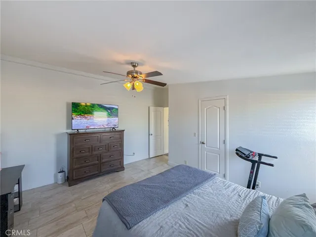 45465 E 25th Street 44, Lancaster, California 93535