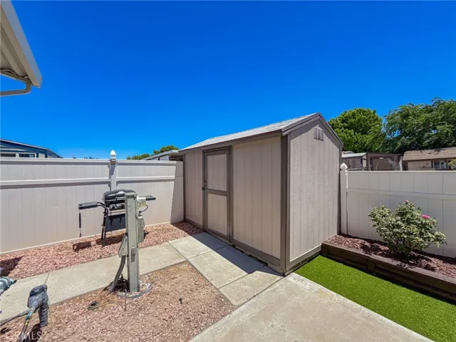 45465 E 25th Street 44, Lancaster, California 93535