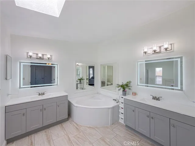 45465 E 25th Street 44, Lancaster, California 93535