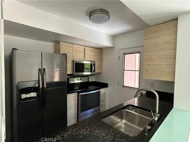 27424 Country Glen Road, Agoura Hills, California 91301