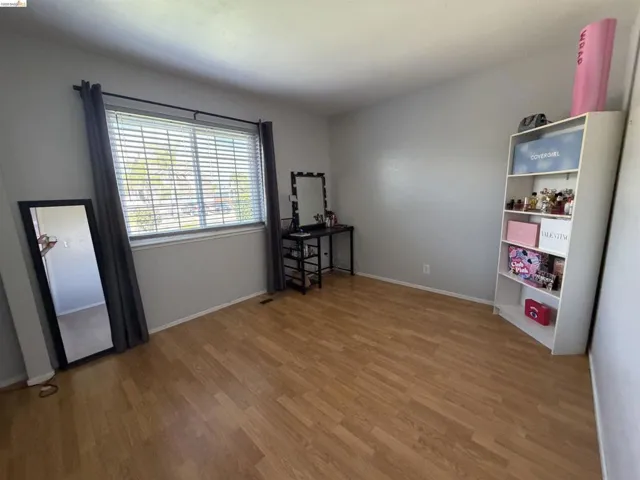 Neutral wall paint with wood-finish flooring