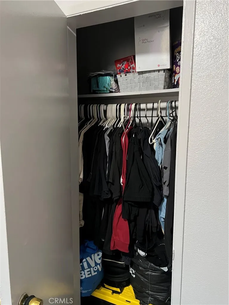 Hall to 2nd bedroom