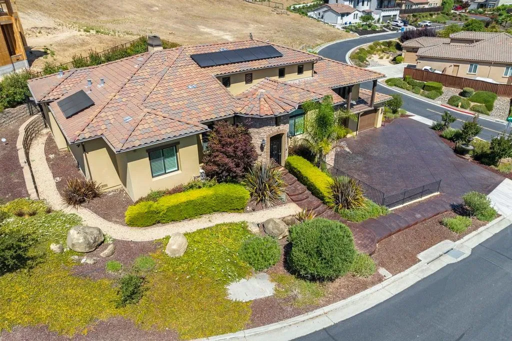 9175 Tea Tree Way