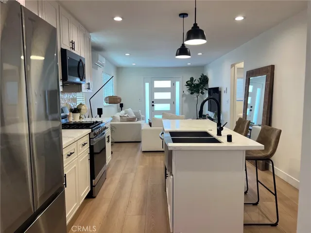 124 Lyndon Street, Hermosa Beach, California 90254