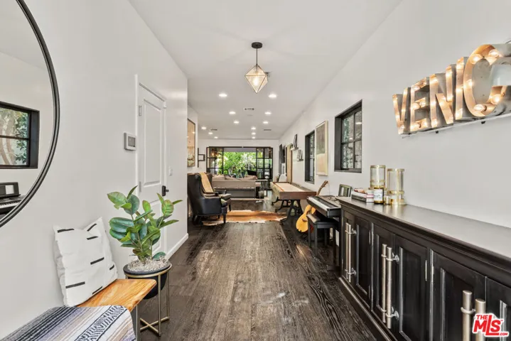 3159 Thatcher Avenue, Marina Del Rey, California 90292