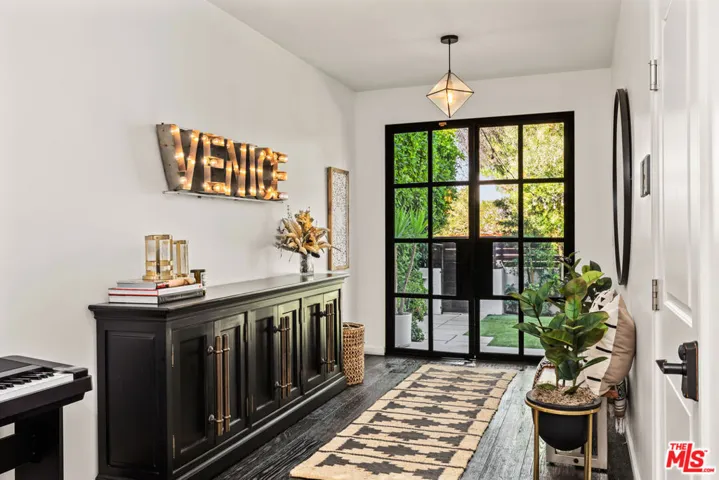 3159 Thatcher Avenue, Marina Del Rey, California 90292