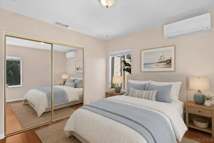 https://zimg.paragon.ice.com/ParagonImages/Property/PA/SDMLS/-530661/17/533/400/b917286a0670999ce889164b34ae06fa/3/39e4adb3836ce43118d484e185bb4e6a/-530661-22492e88-ccd6-4fb9-9fd4-401dd219bc26.JPG