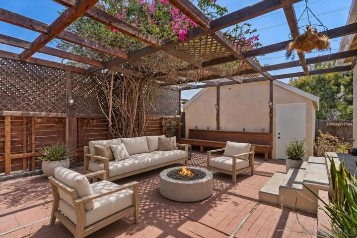 https://zimg.paragon.ice.com/ParagonImages/Property/PA/SDMLS/-530661/31/533/400/de069046e313ea52016ff789b5277375/3/39e4adb3836ce43118d484e185bb4e6a/-530661-5c75a8ee-8ee5-4d6b-8eb8-fa2d199f2da4.JPG