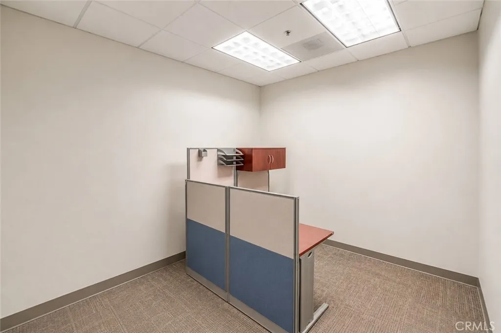 AI post-processed to remove personal belongings and furnishings. AI post-processed to remove personal belongings and furnishings.