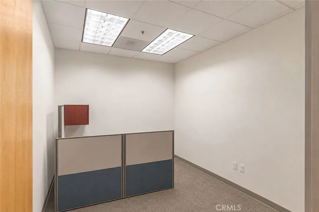 AI post-processed to remove personal belongings and furnishings. AI post-processed to remove personal belongings and furnishings.