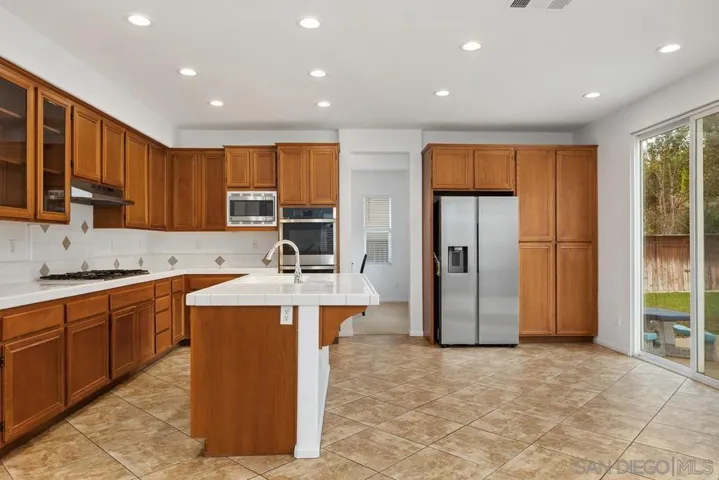 379 Edgewater Dr., San Marcos, California 92078