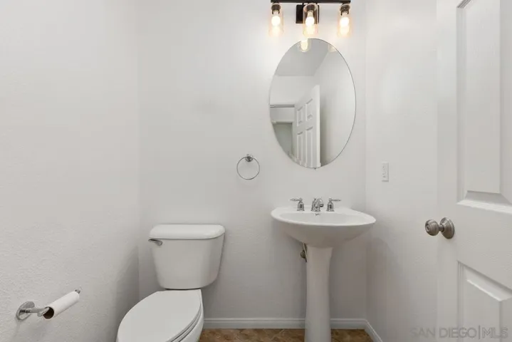 379 Edgewater Dr., San Marcos, California 92078