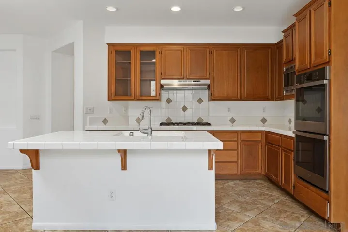379 Edgewater Dr., San Marcos, California 92078