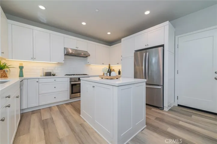 124 Holly Springs, Irvine, California 92618