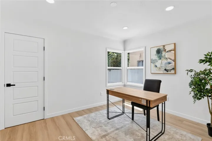 5924 Lewis, Long Beach, California 90805
