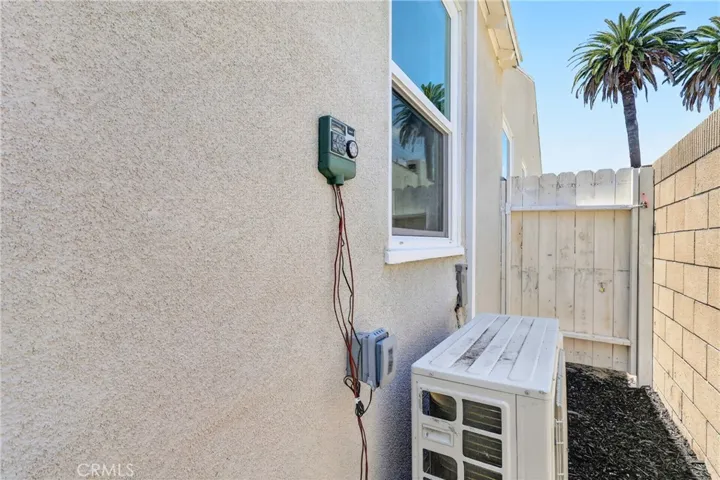5924 Lewis, Long Beach, California 90805