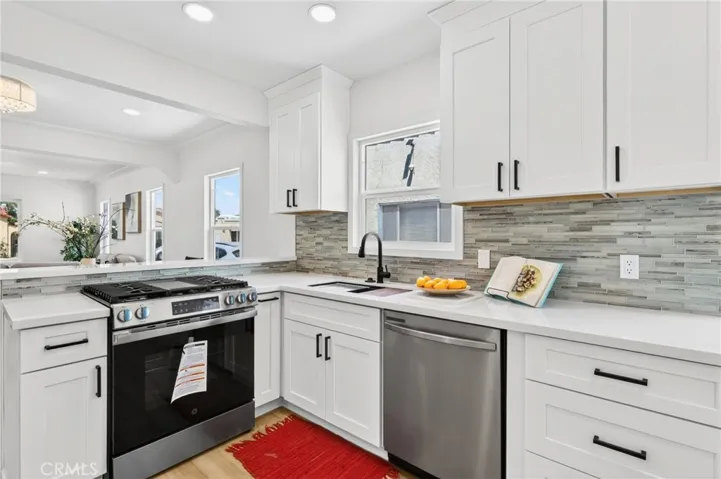 5924 Lewis, Long Beach, California 90805