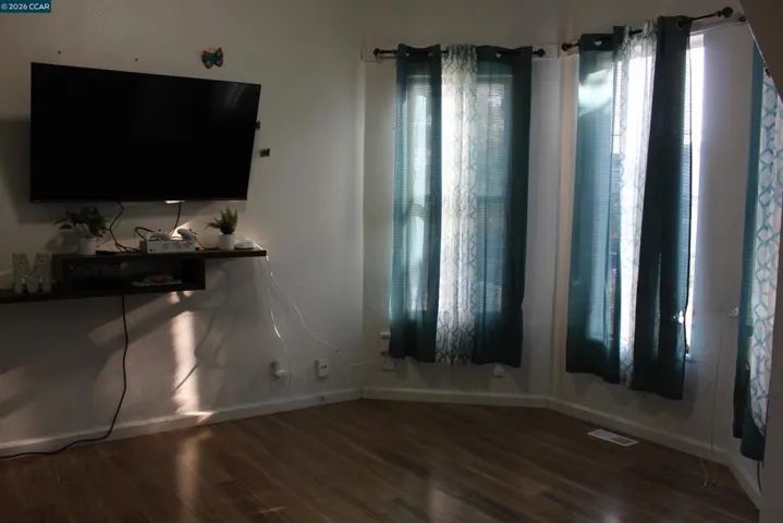 540 3rd St, Richmond, California 94801