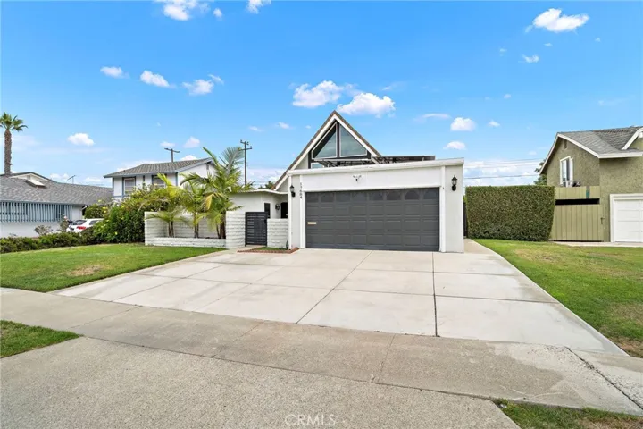 Beautiful Curb Appeal and Extra Wide Driveway
