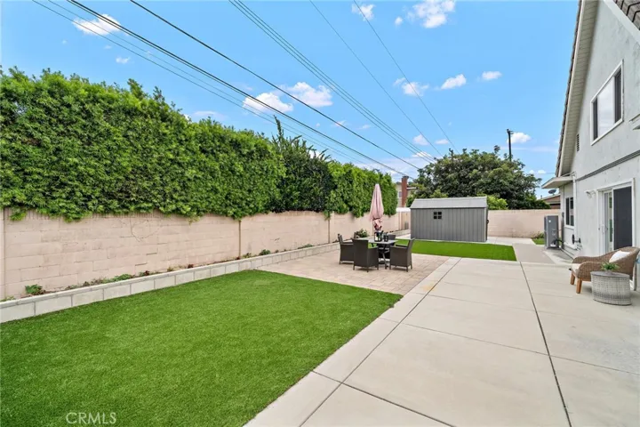 Quiet private Backyard