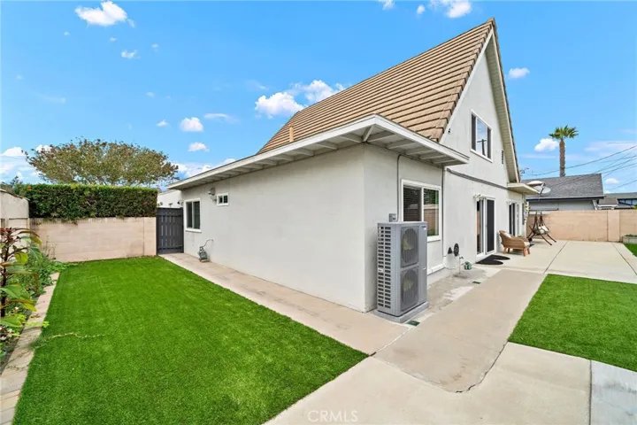 Extra Wide Side Yard Too!