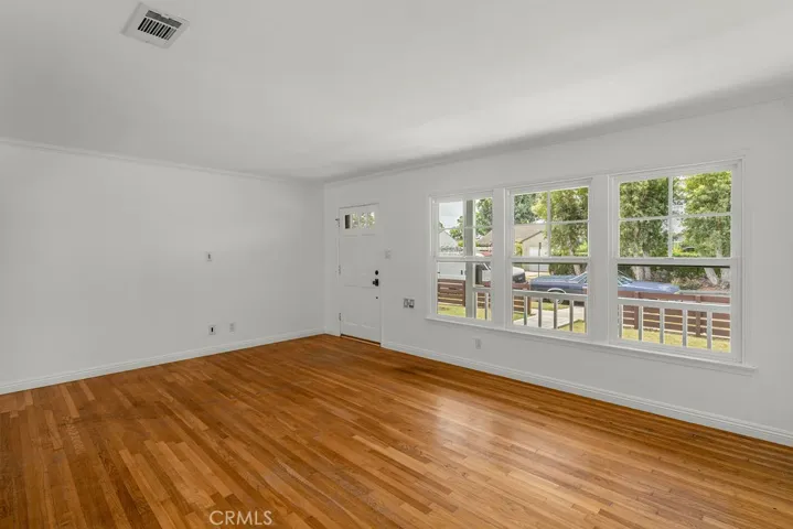 MAIN LIVING ROOM