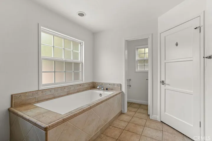 MAIN PRIMARY ENSUITE BATHROOM