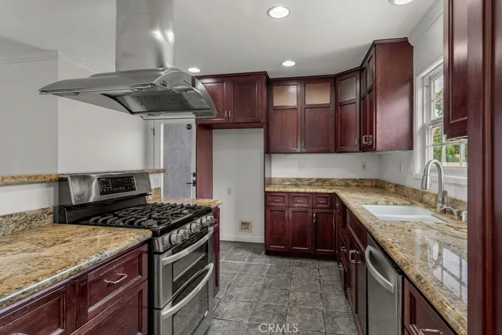 MAIN KITCHEN