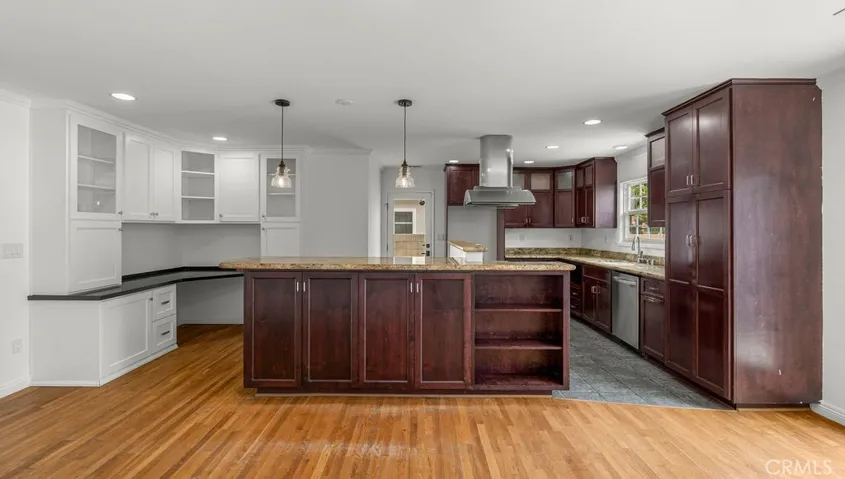 MAIN KITCHEN