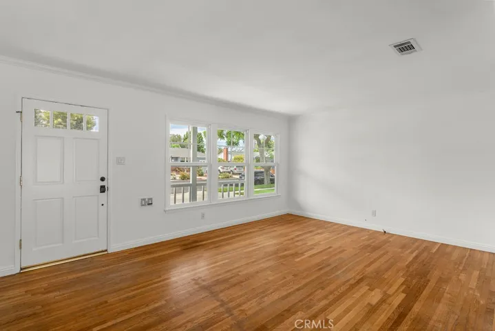 MAIN LIVING ROOM