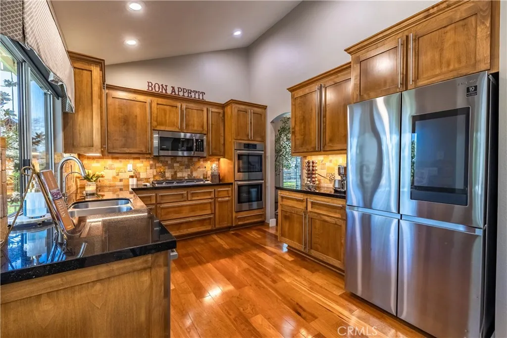 Fantastic Gourmet Kitchen with Gorgeous Views! Newer Custom Appliances too.