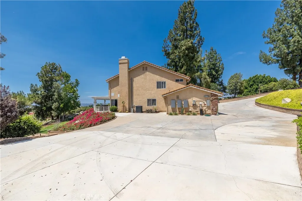 The Driveway down into the property.
