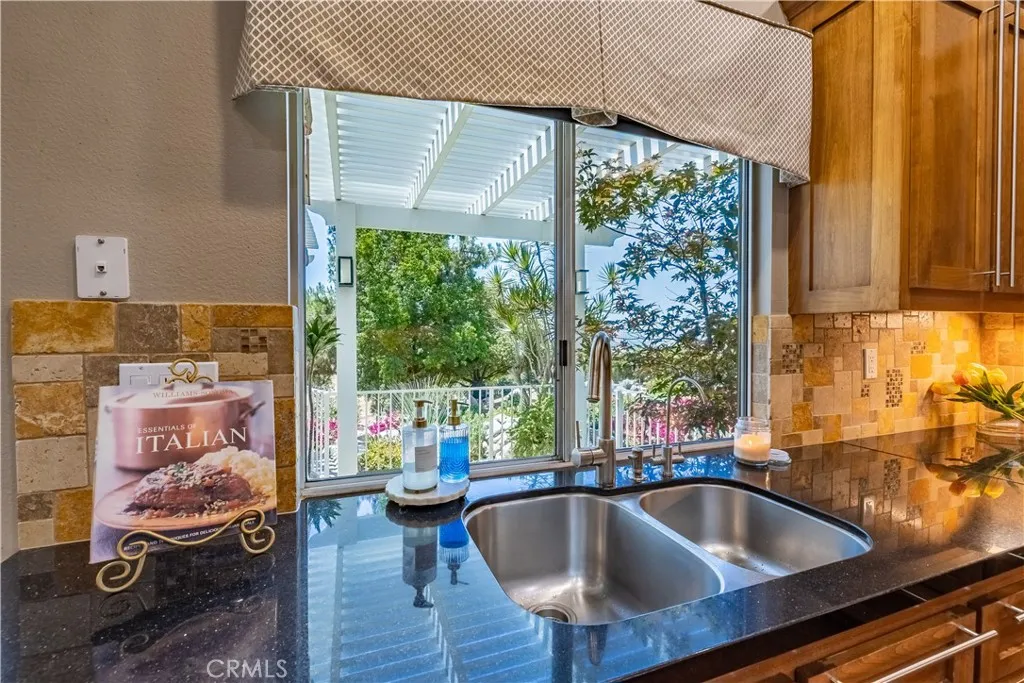 Perfect Kitchen Garden Window to Enjoy your Views!