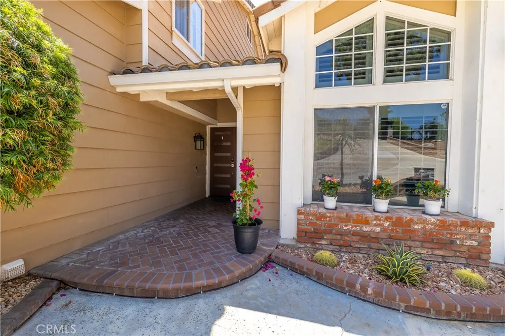 Beautiful Garden Front of Home at Entryway