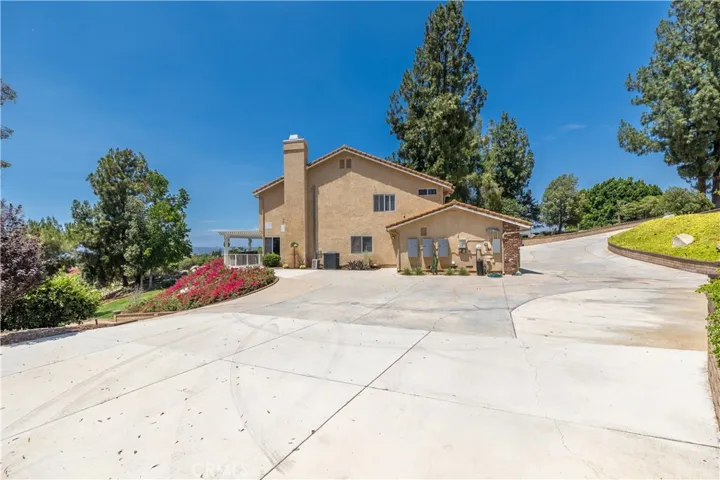The Driveway down into the property.