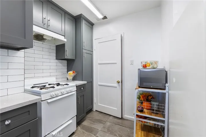 10522 Parmelee, Los Angeles, California 90002