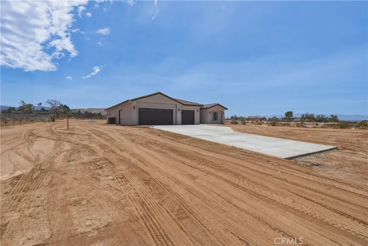 23505 Del Oro Road, Apple Valley, California 92308
