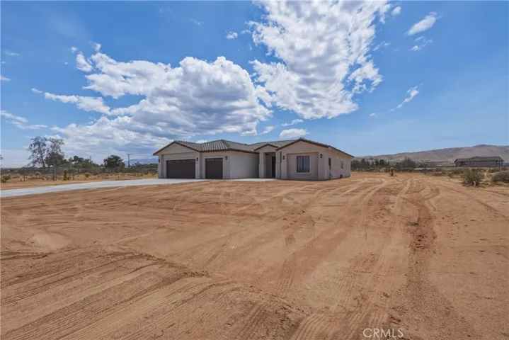 23505 Del Oro Road, Apple Valley, California 92308