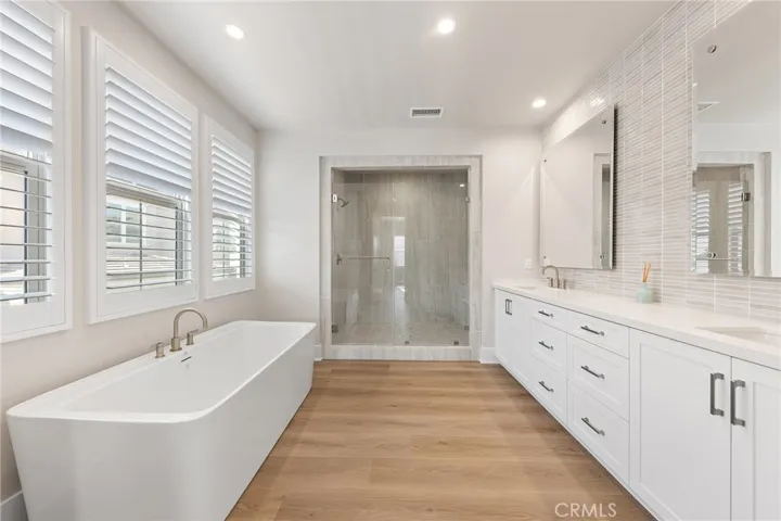 207 Alora, Irvine, California 92618