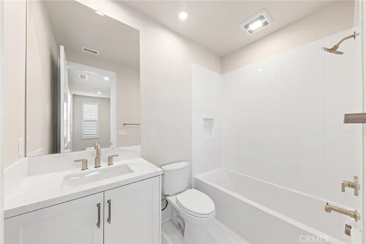 207 Alora, Irvine, California 92618