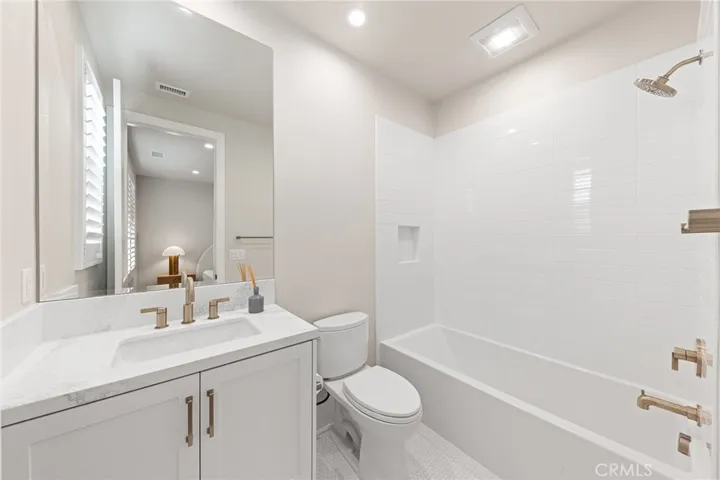 207 Alora, Irvine, California 92618