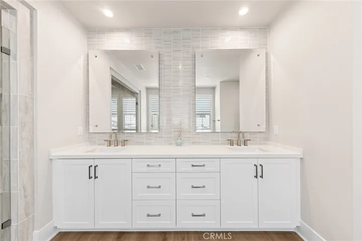 207 Alora, Irvine, California 92618