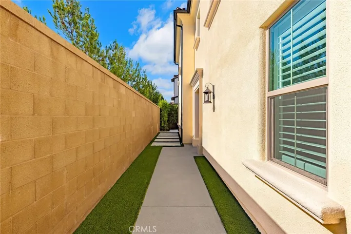 207 Alora, Irvine, California 92618