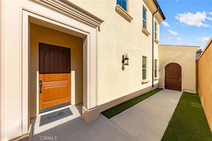 207 Alora, Irvine, California 92618