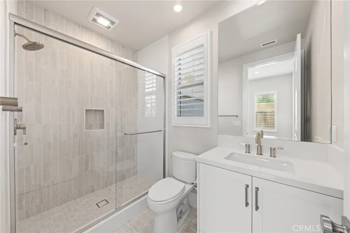 207 Alora, Irvine, California 92618