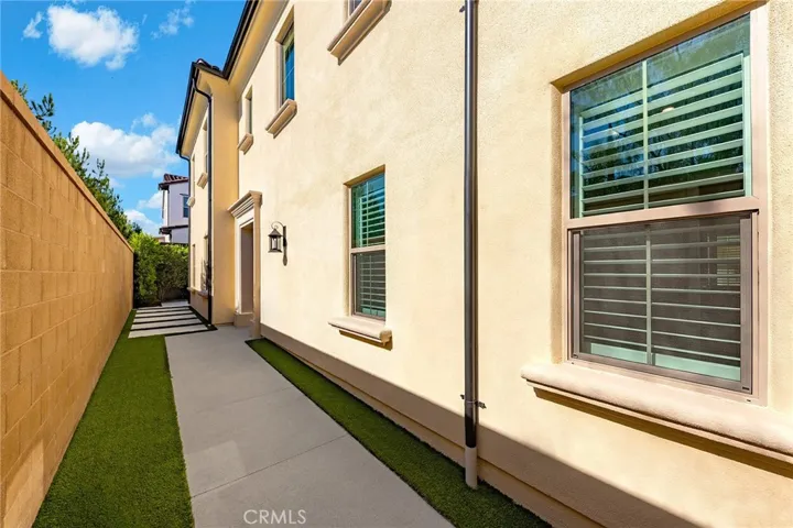 207 Alora, Irvine, California 92618