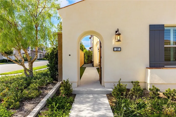 207 Alora, Irvine, California 92618
